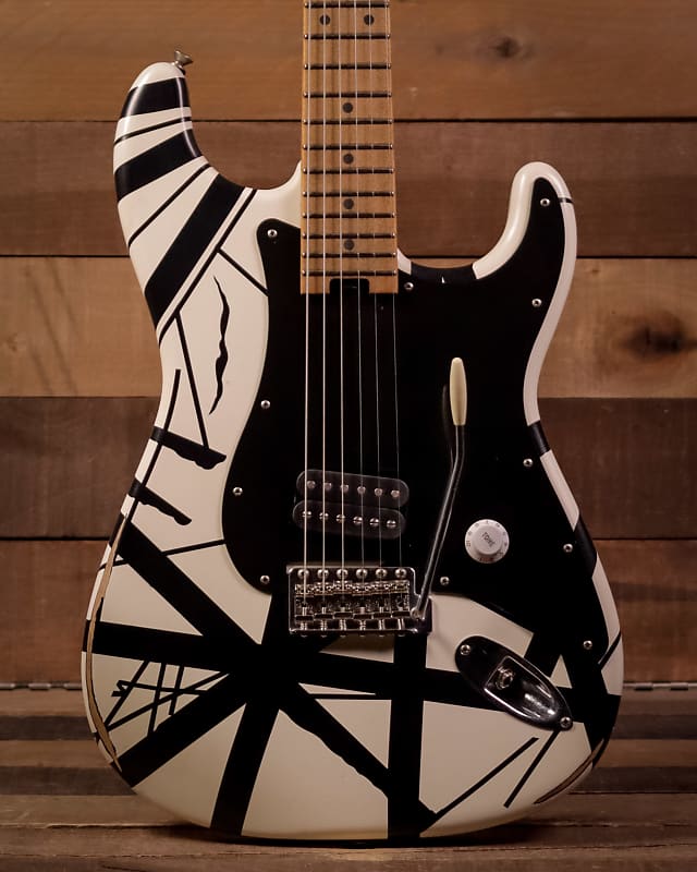 Электрогитара EVH Striped Series '78 Eruption, Maple FB with Bag, White with Black Stripes Relic
