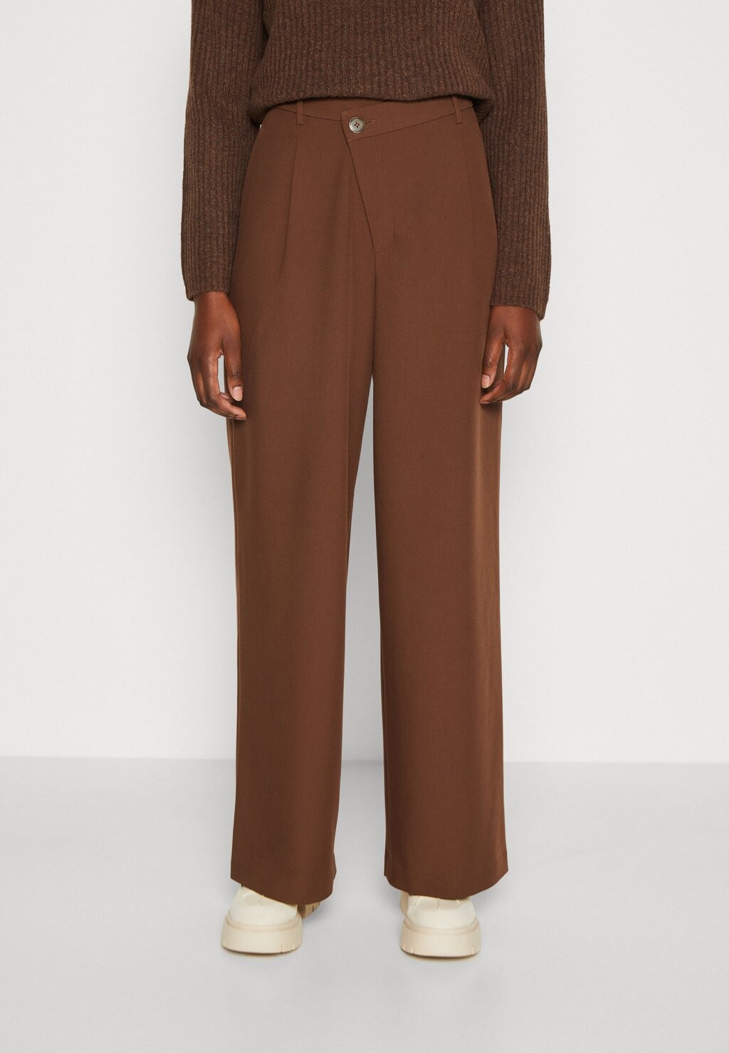 

Брюки SLANTED WAIST BAND PANT TOM TAILOR DENIM, цвет roasted coffee brown