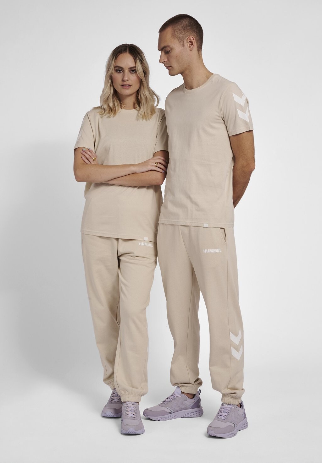 

Спортивные брюки Hummel Hmllegacy, пемза