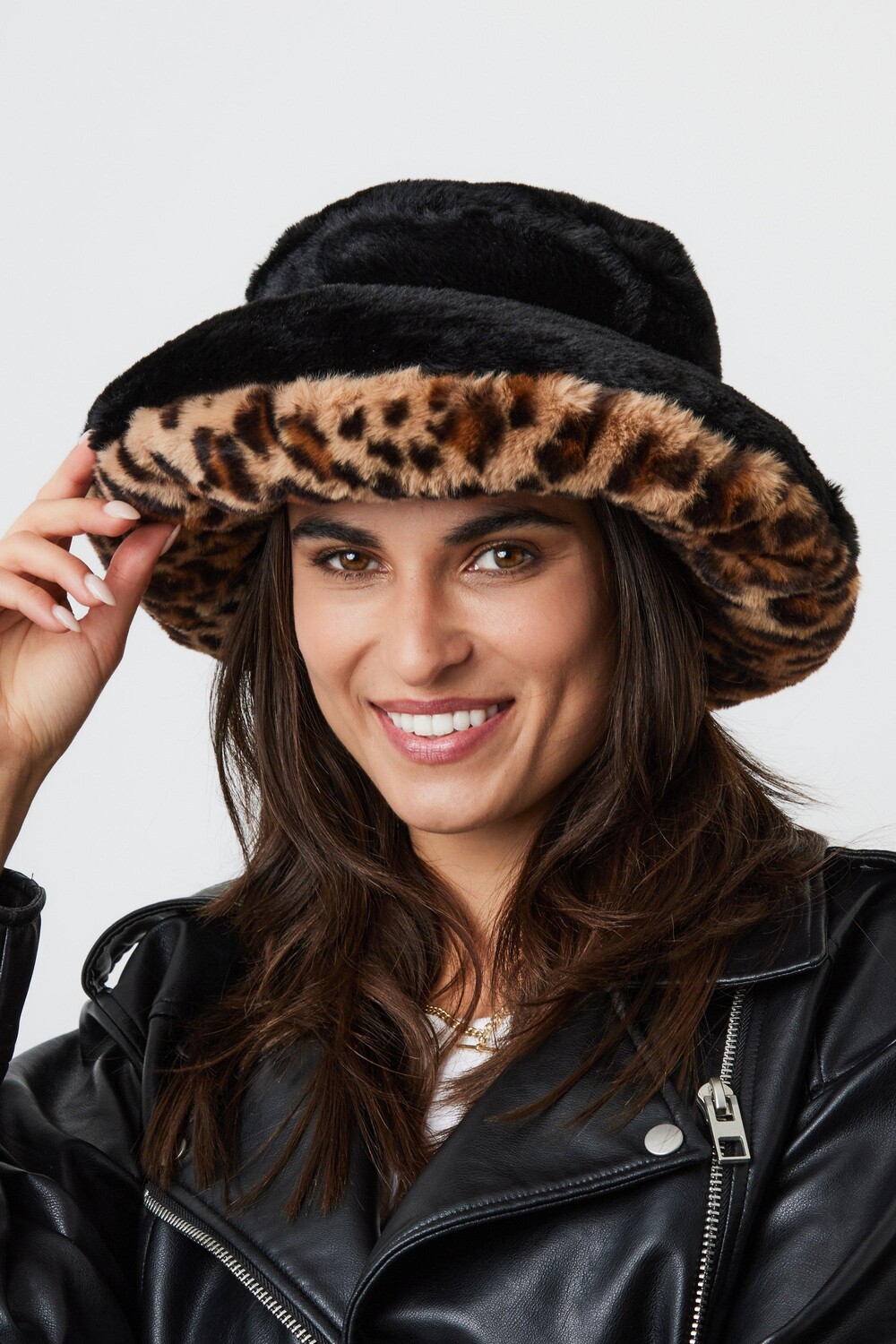 

Объемная плюшевая панама из искусственного меха My Accessories London, черный