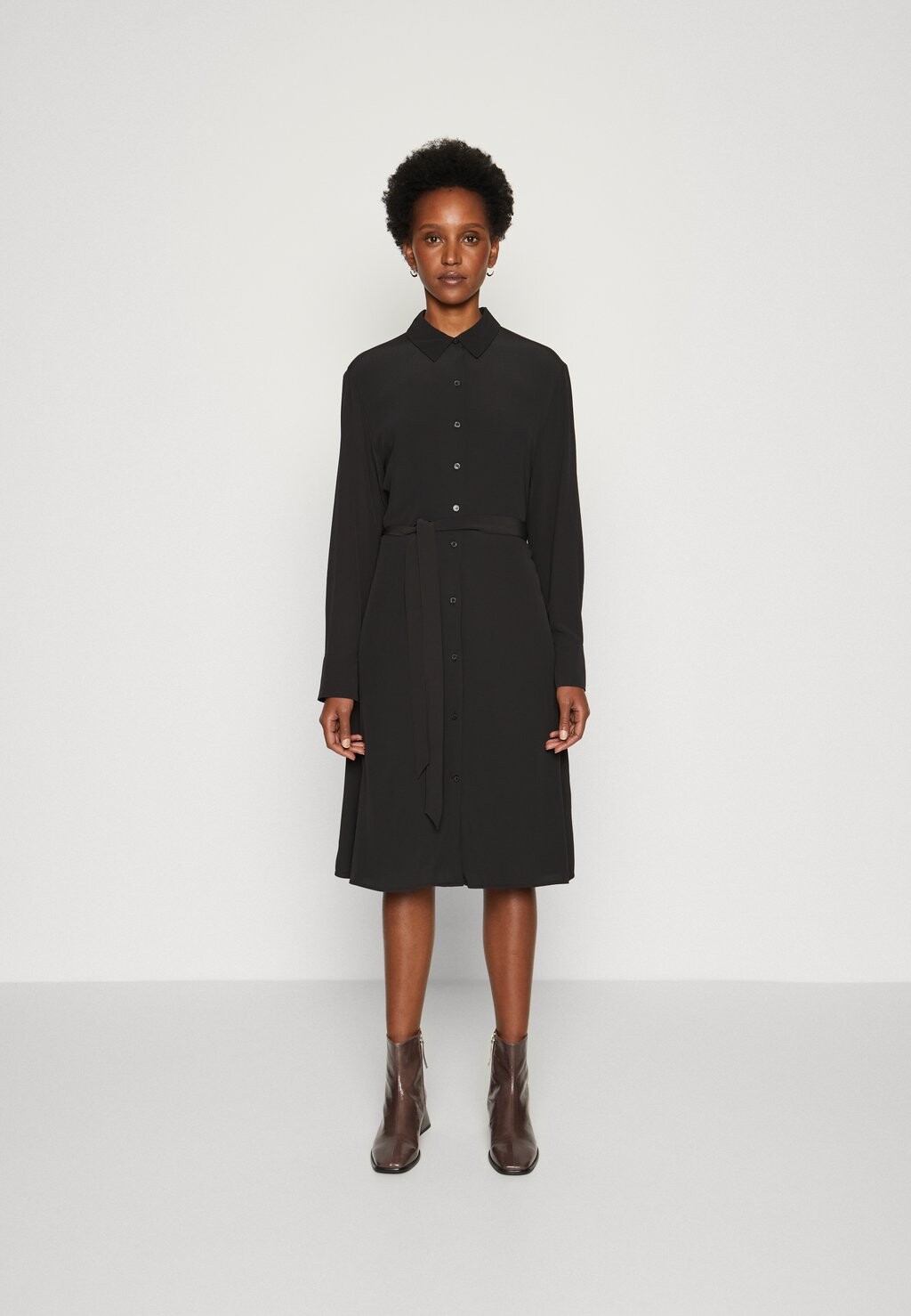 

Классическая рубашка Tommy Hilfiger FLUID KNEE SHIRTDRESS, черный