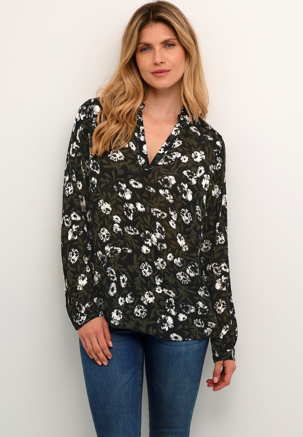 

Блузка Kaffe КАМАРГИТ ЯНТАРЬ, цвет green flower print