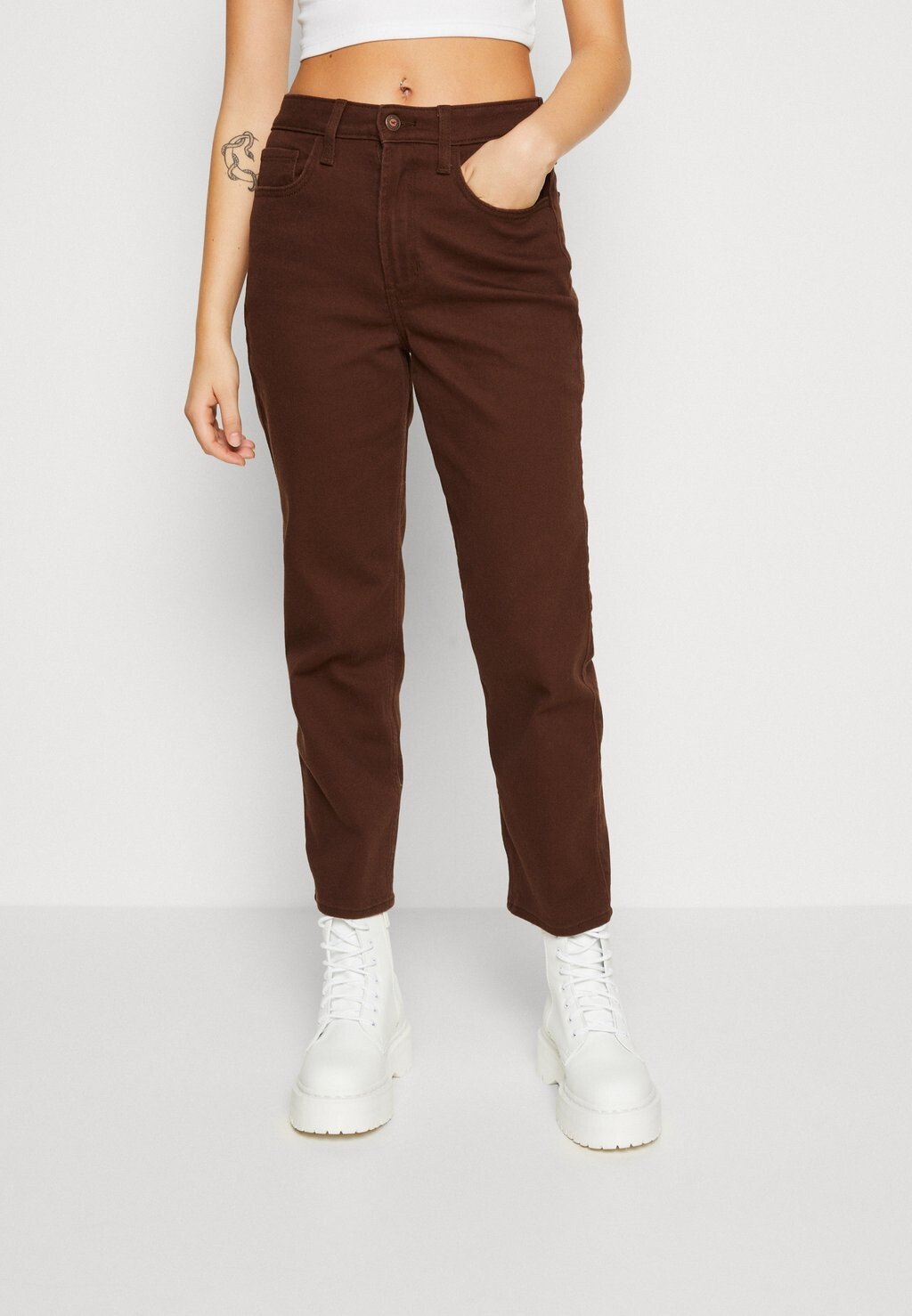 

Джинсы свободного кроя Hollister Co.