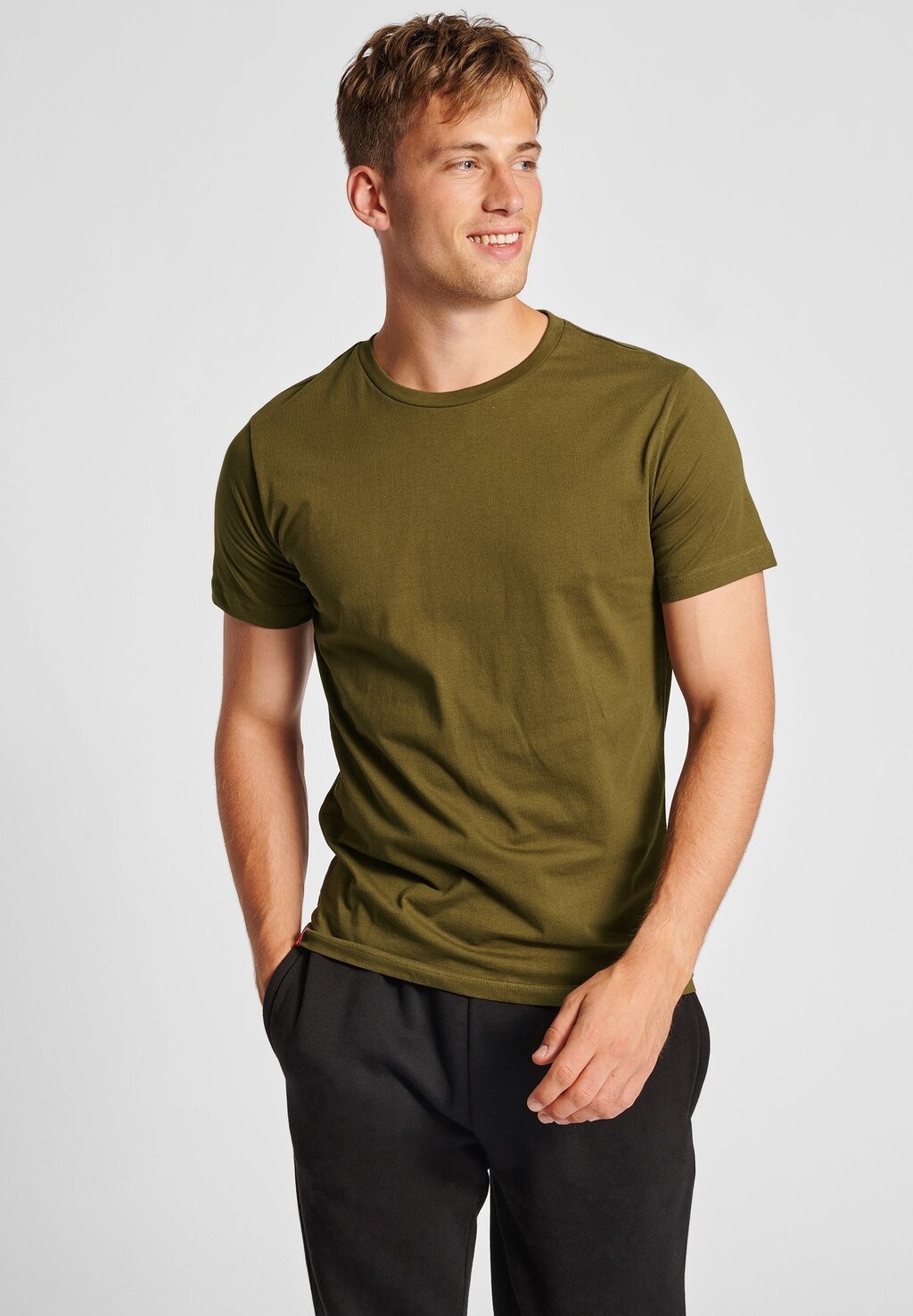 

Базовая футболка Hummel, оливковый, Зеленый