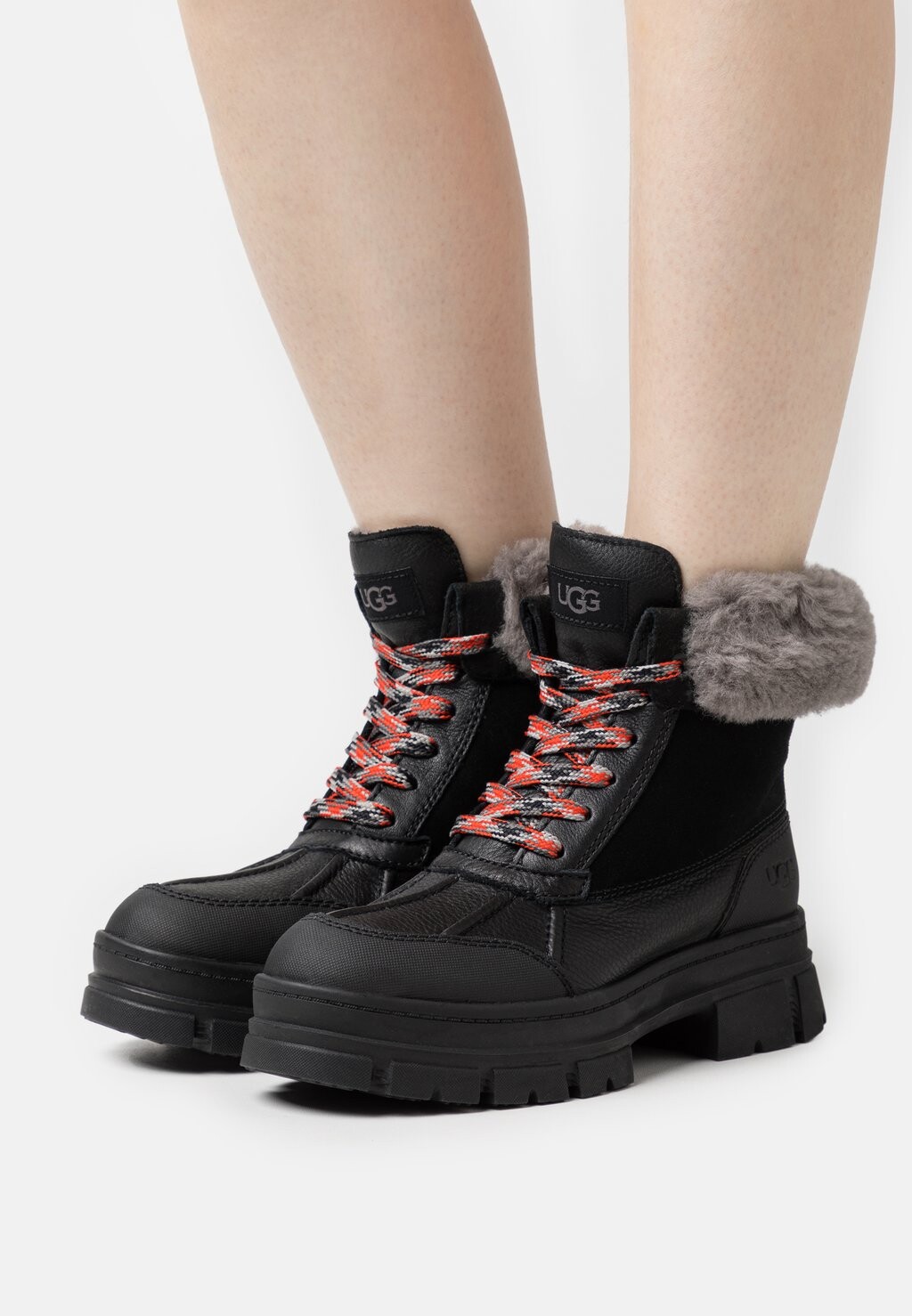 

Ботильоны со шнуровкой UGG