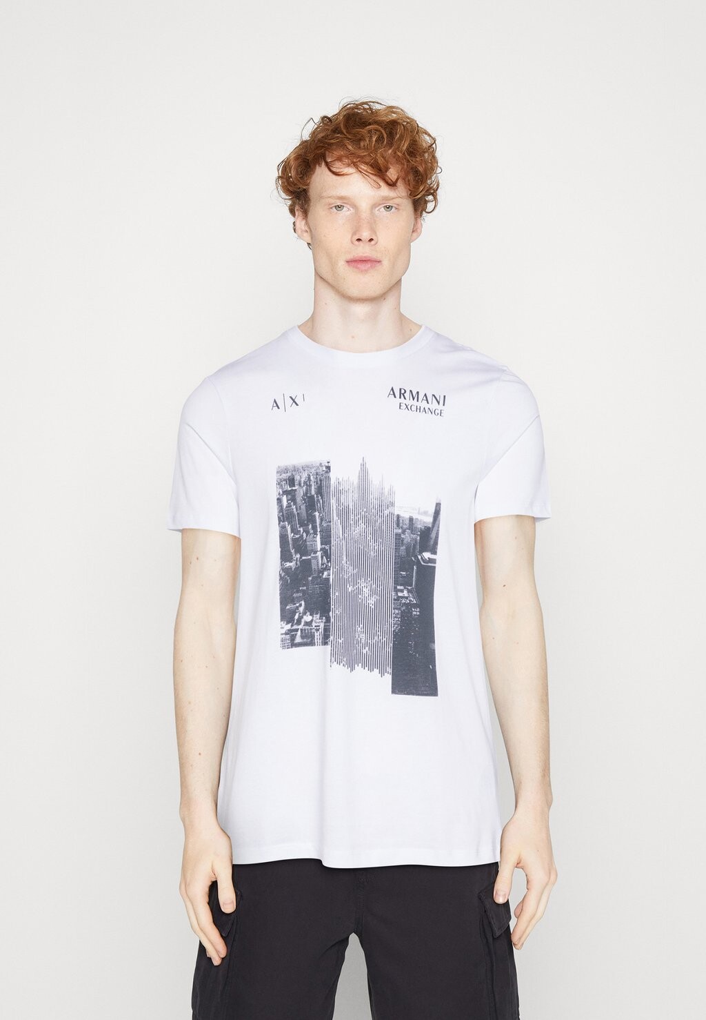 

Футболка с принтом Armani Exchange, белый