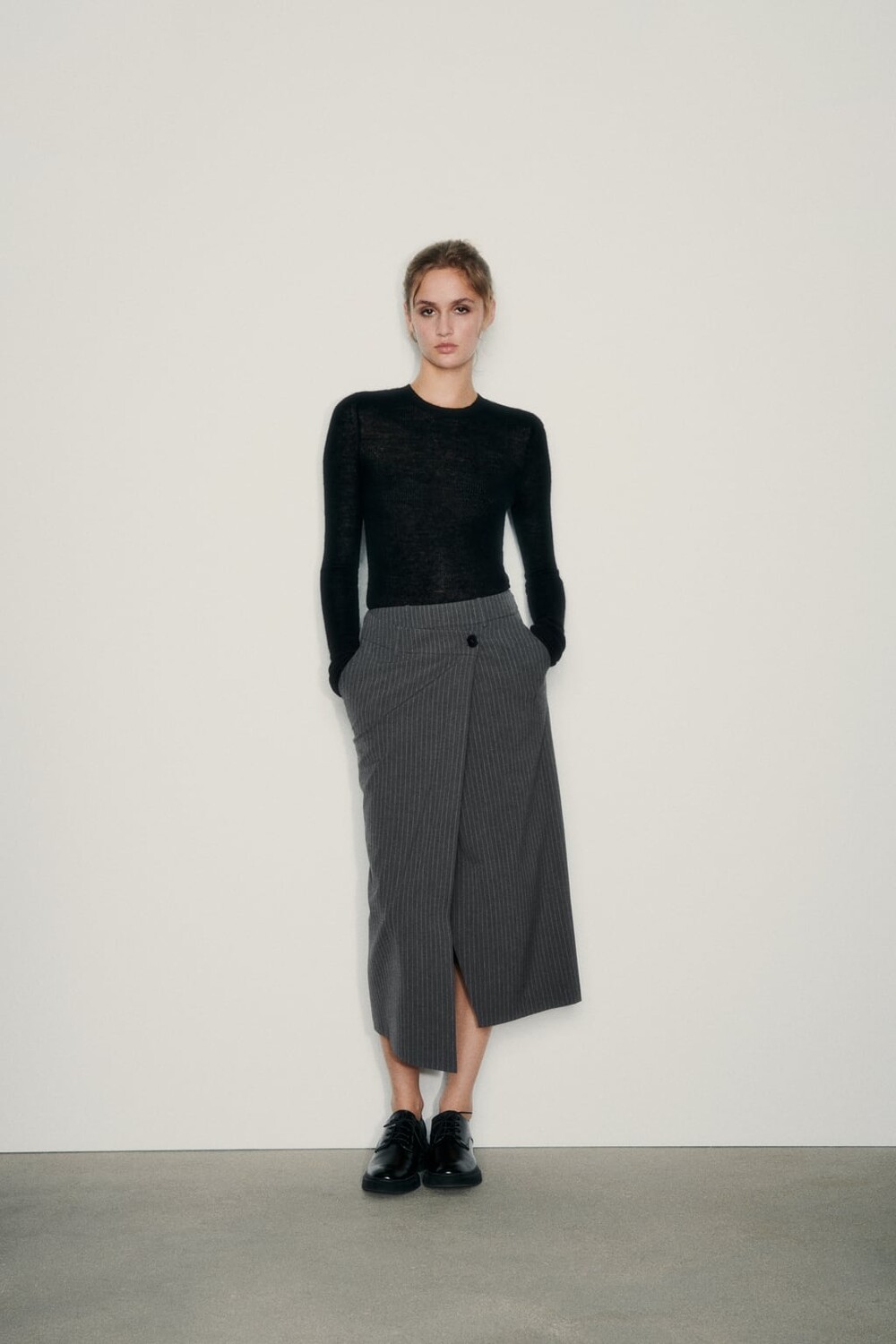 

Юбка миди в тонкую полоску с запахом ZARA, серый