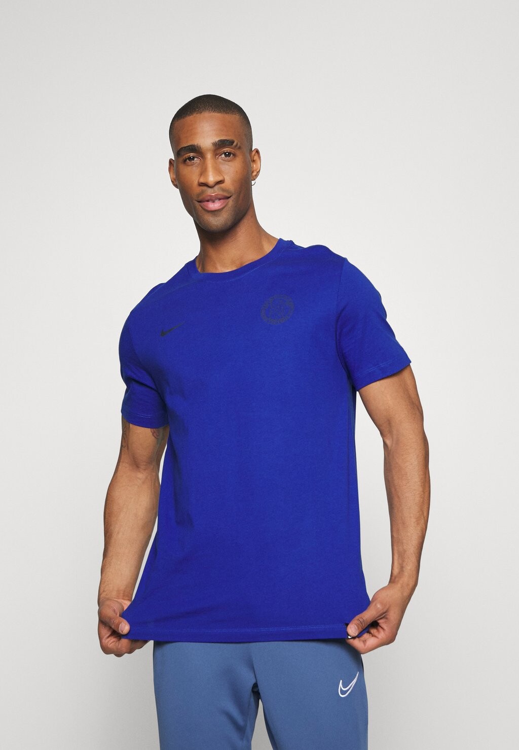 

Спортивная футболка Nike