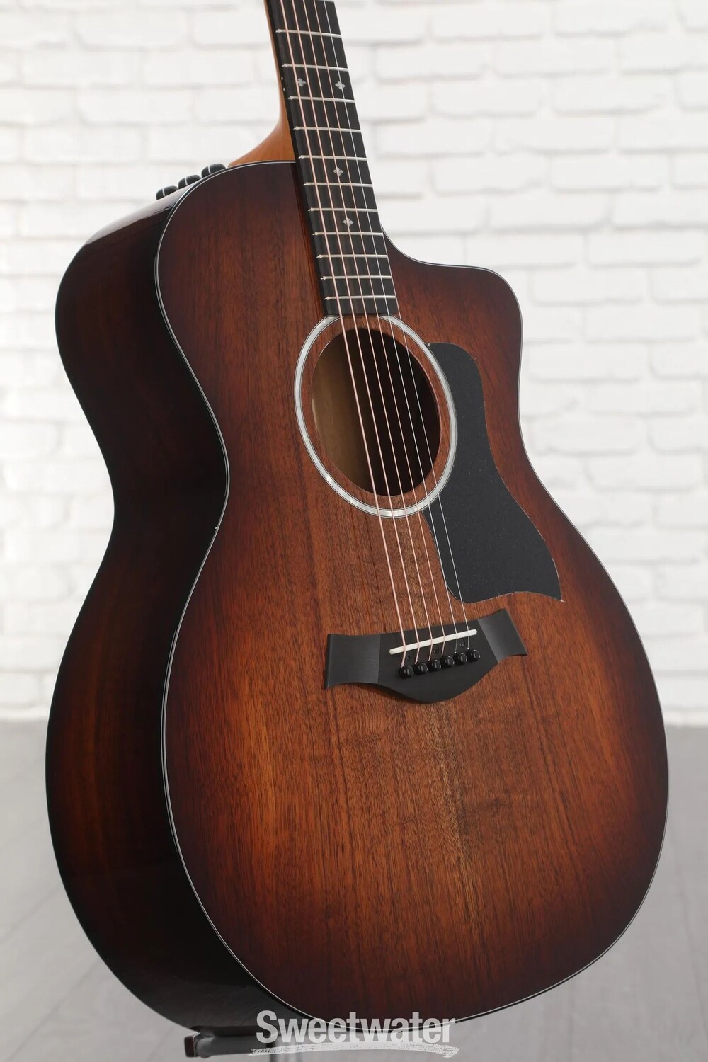 

Акустико-электрическая гитара Taylor 224ce-K DLX — Shaded Edgeburst с многослойной нижней/боковой поверхностью из коа и золотыми колками