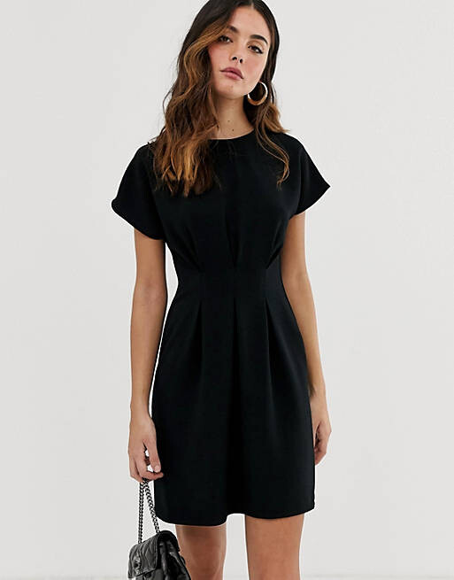 

Черное платье мини с зауженной талией ASOS DESIGN