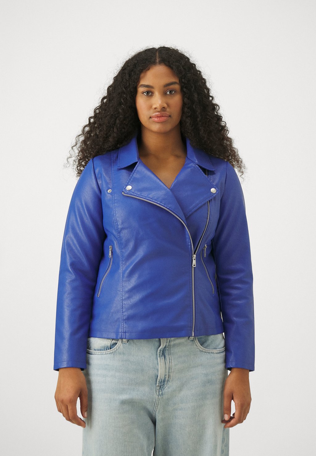 Куртка из синтетической кожи ONLY Carmakoma CARNEWMELISA BIKER, цвет dazzling blue