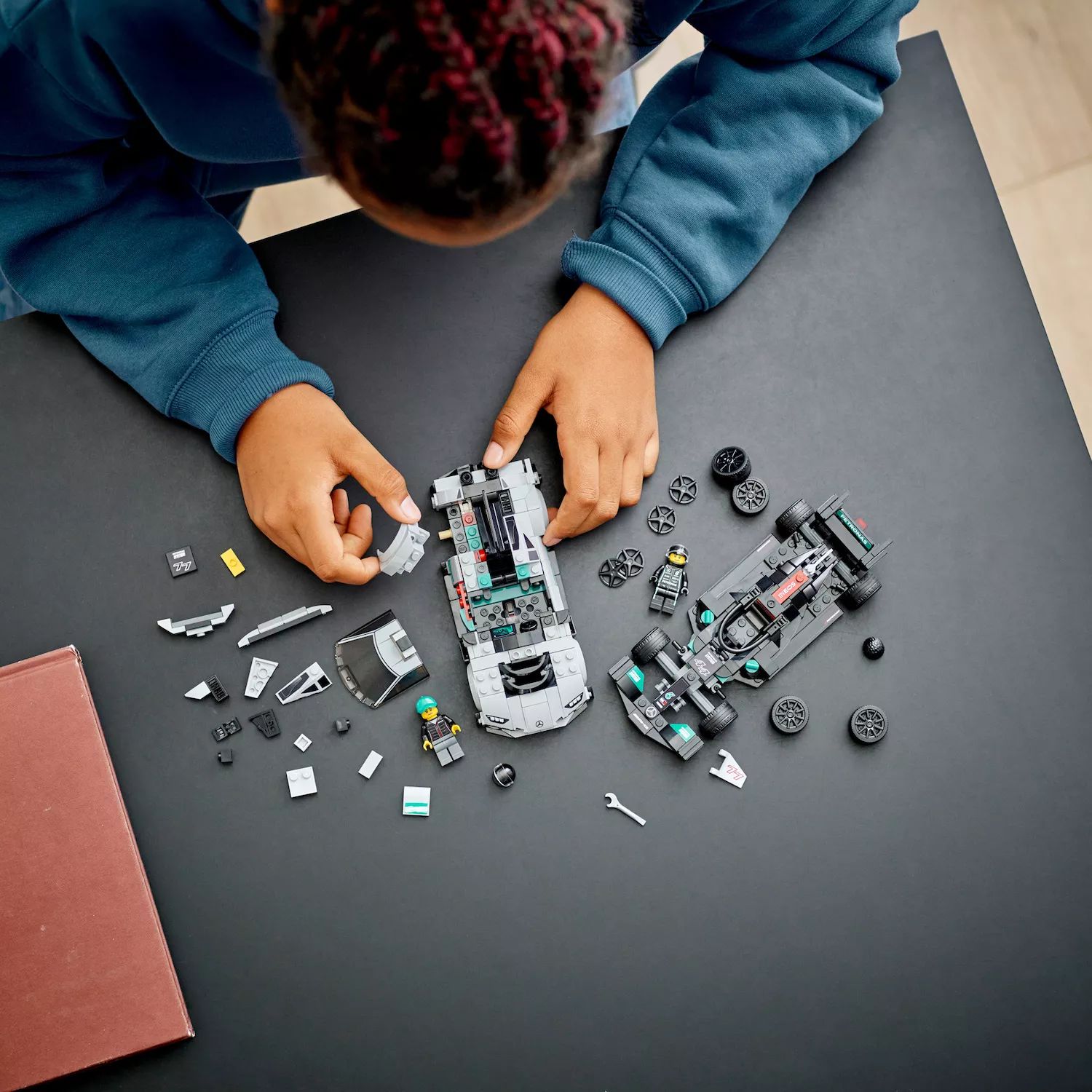 LEGO Speed ​​Champions Mercedes-AMG F1 W12 E Performance и Mercedes-AMG Project One 76909 Строительный комплект (564 детали) LEGO