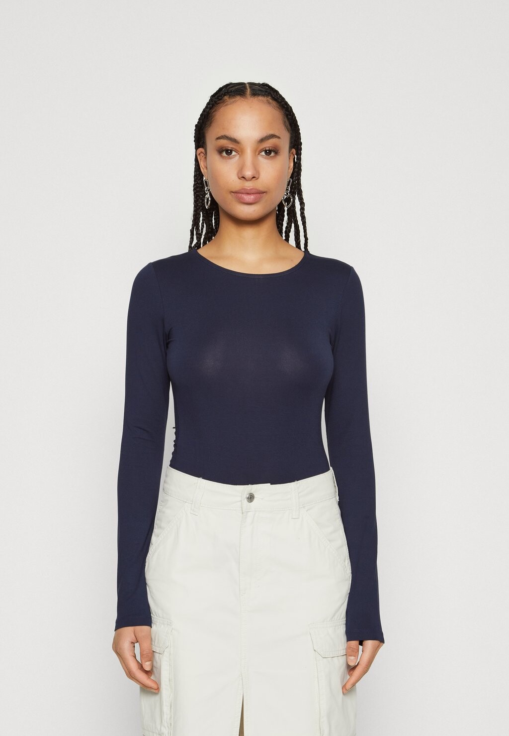 

Топ с длинными рукавами SOFT TOUCH CREW NECK Gina Tricot, цвет black iris