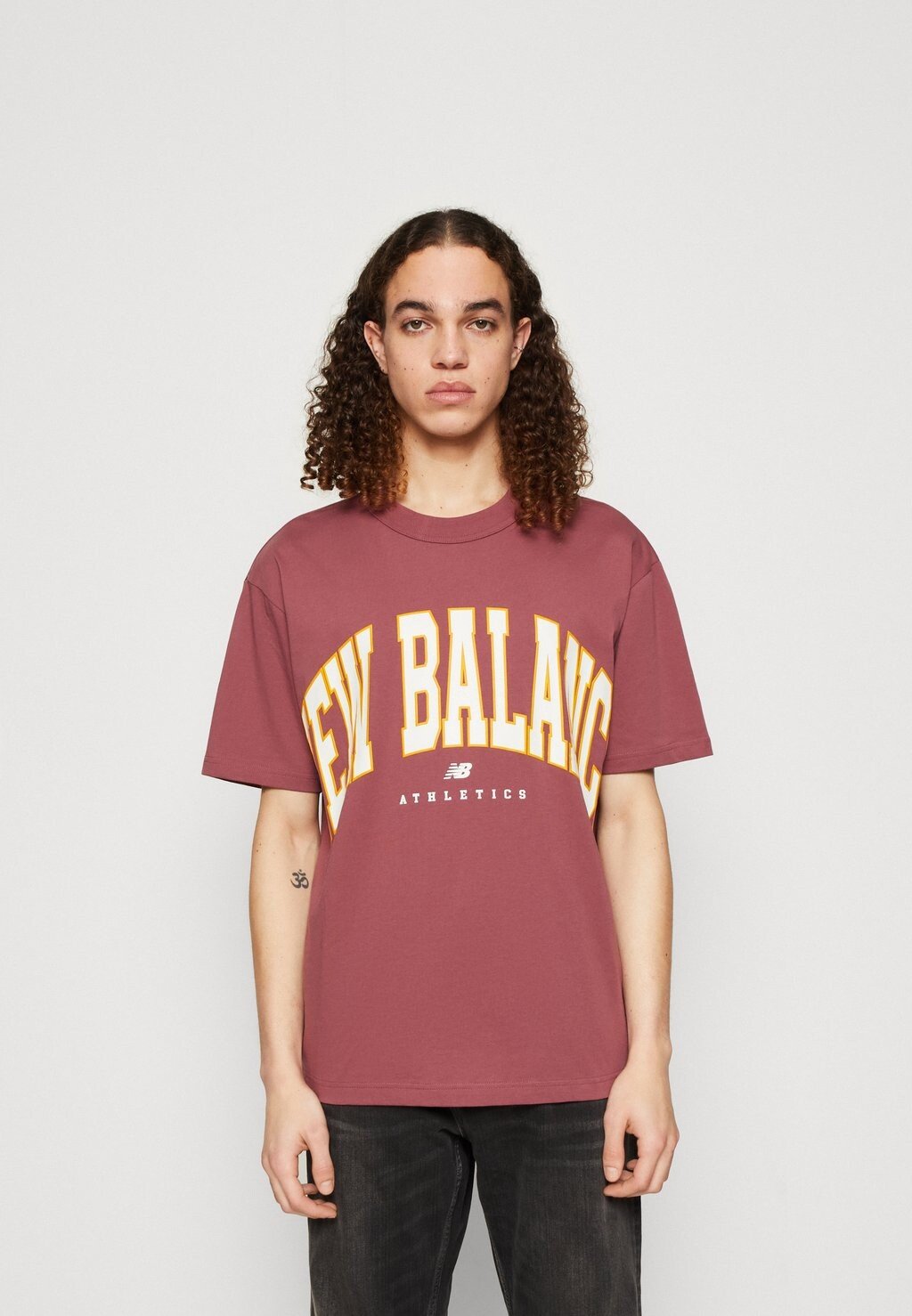 

Футболка с принтом New Balance