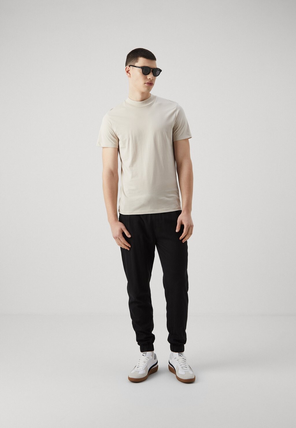 

Брюки Linen Blend Jogger Pier One, черные