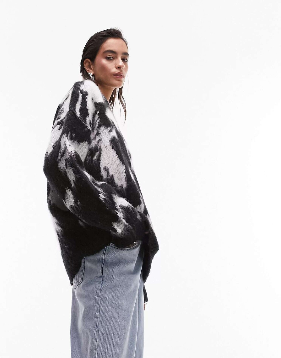 

Вязаный джемпер оверсайз с изображением животных Topshop однотонного цвета