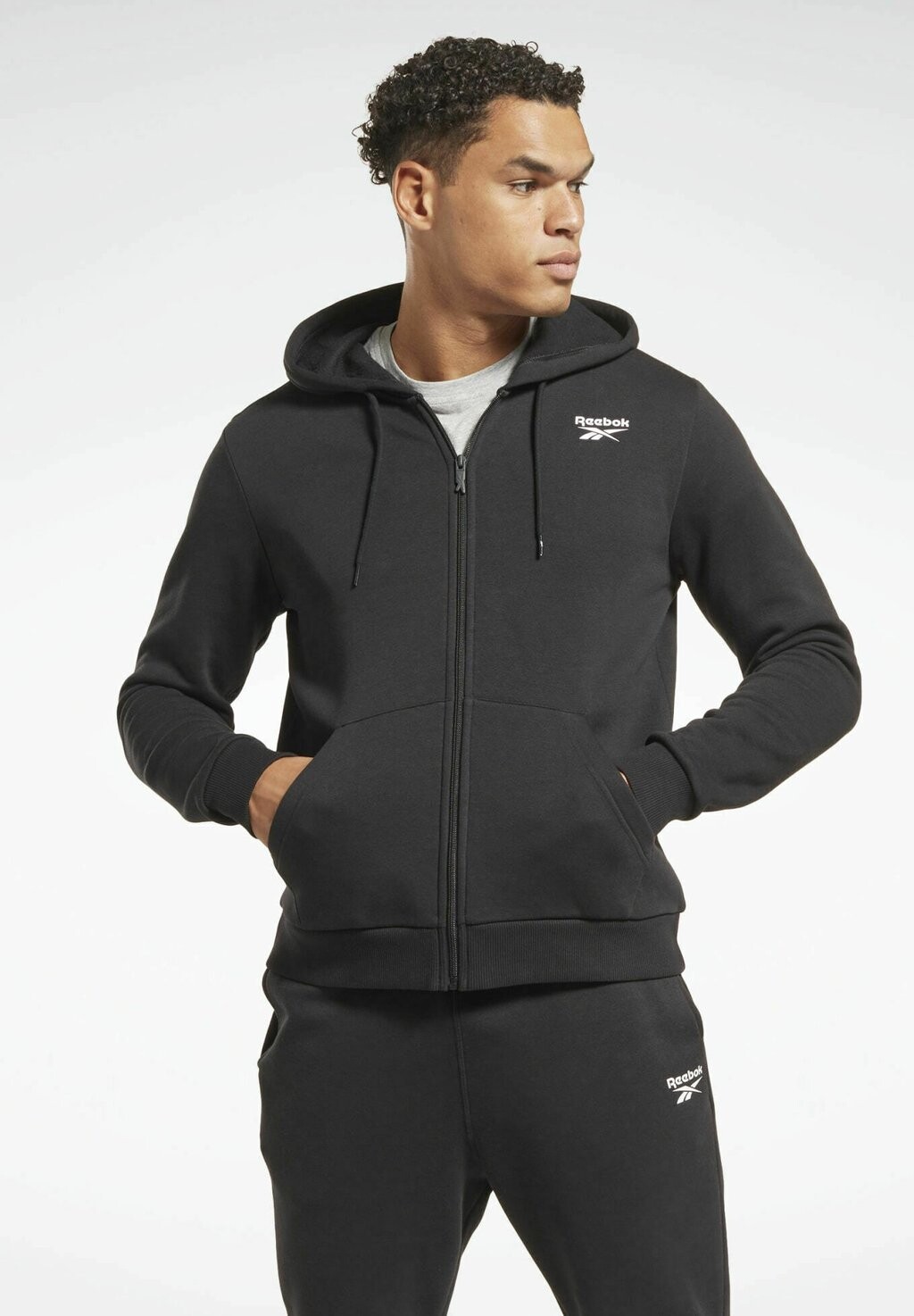 

Толстовка на молнии Reebok