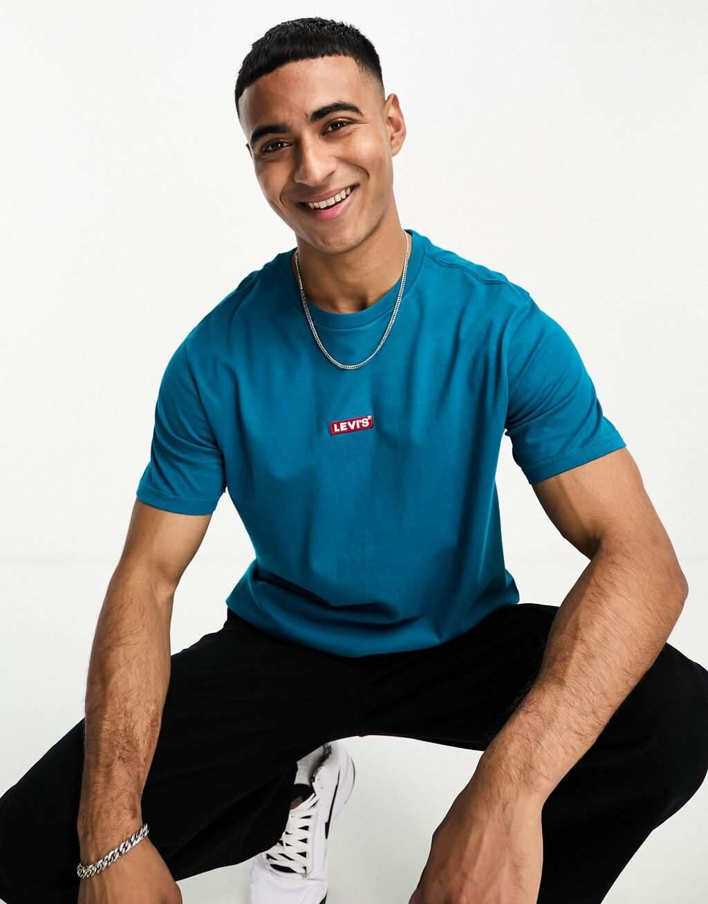 

Синяя футболка Levi's с маленьким логотипом в центре, Синий