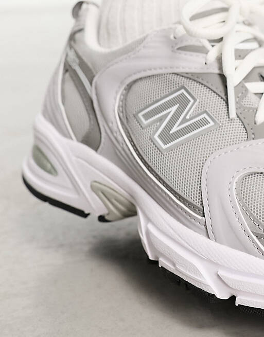 

Серые кроссовки New Balance 530