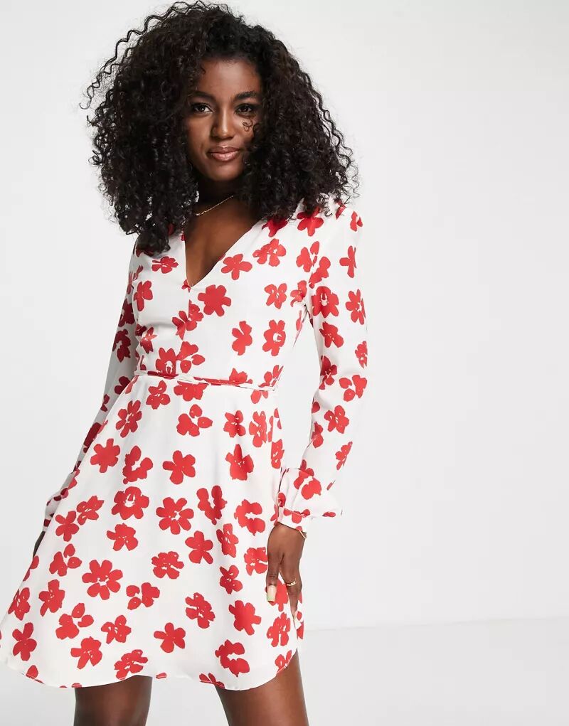 Гламурное мини-платье с v-образным вырезом и запахом красного цвета с цветочным принтом Glamorous кроссовки munich moebius blanco rojo
