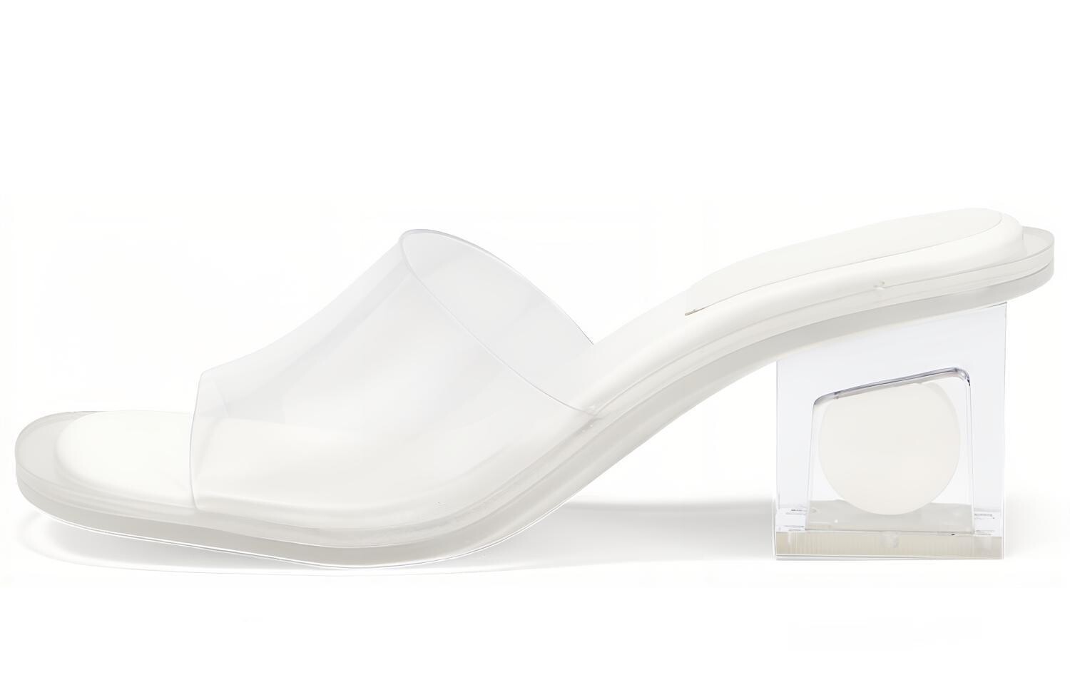 

Шлепанцы женские белые Charles&Keith