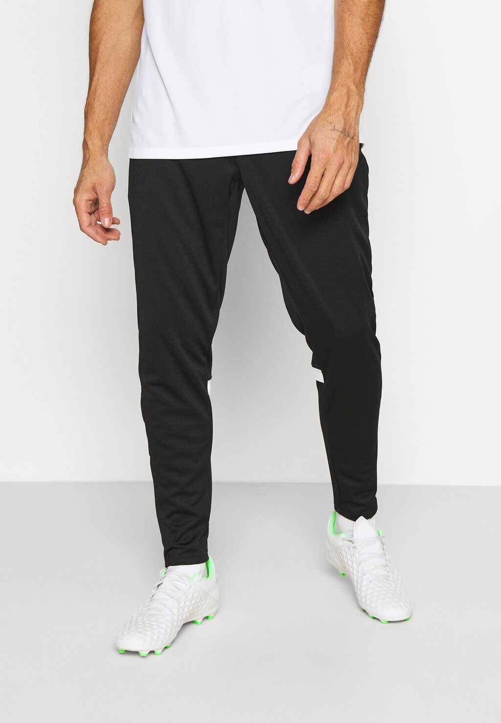 

Спортивные брюки Nike