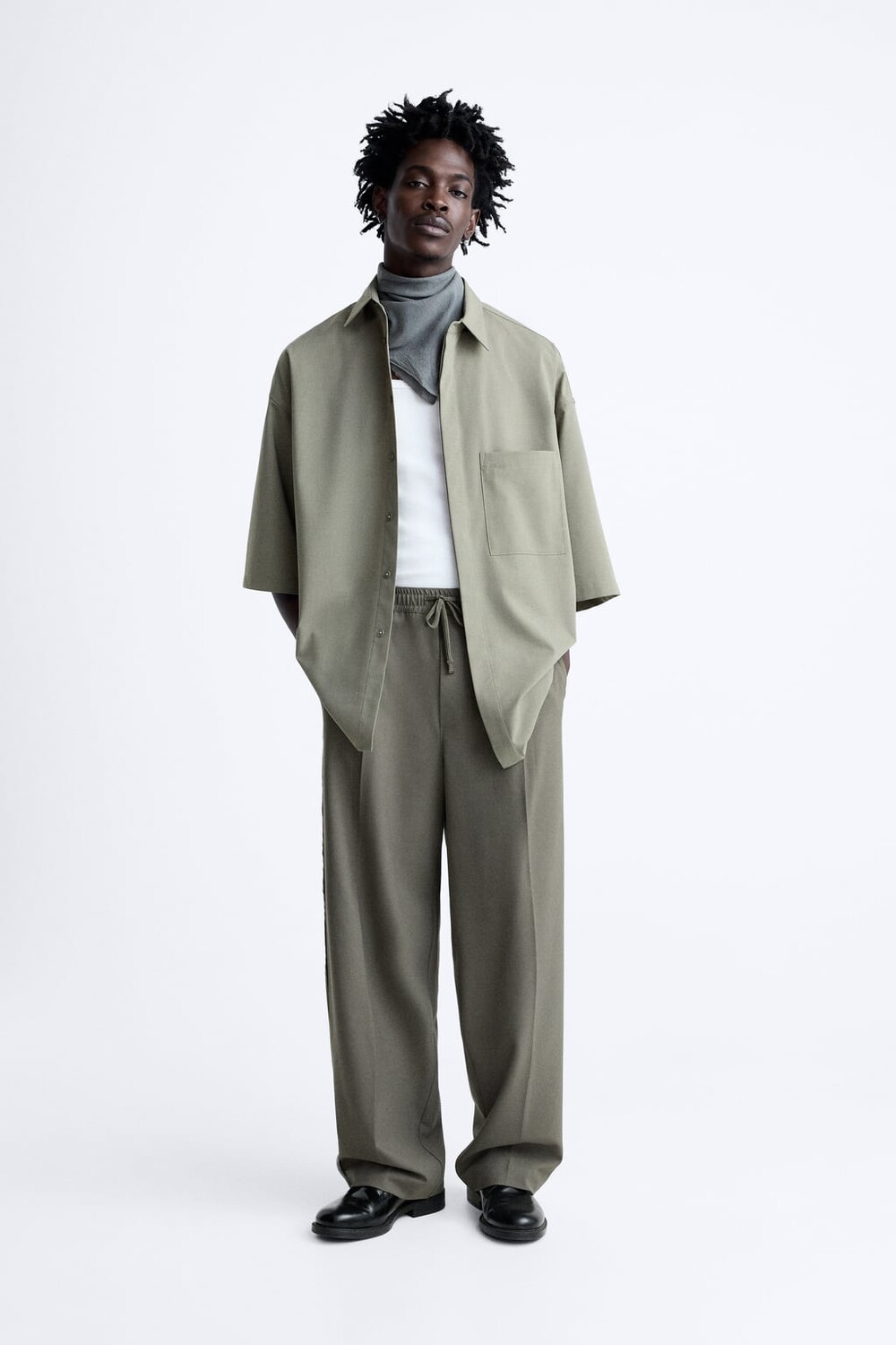 

Брюки с контрастной отделкой ZARA, хаки