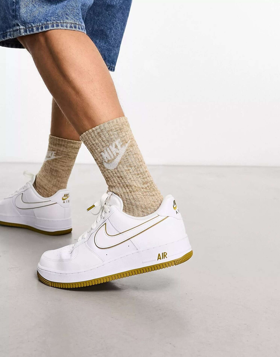 

Кроссовки Nike Air Force 1 '07 белого и бронзового цвета, Белый