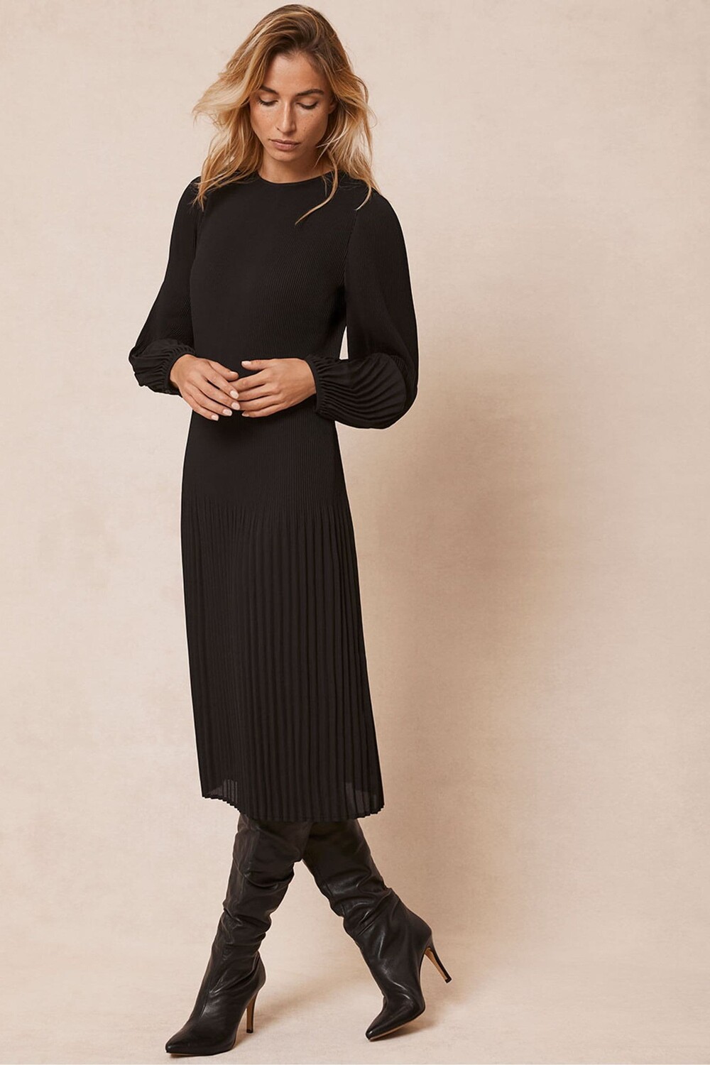 

Плиссированное платье миди Mint Velvet, серый