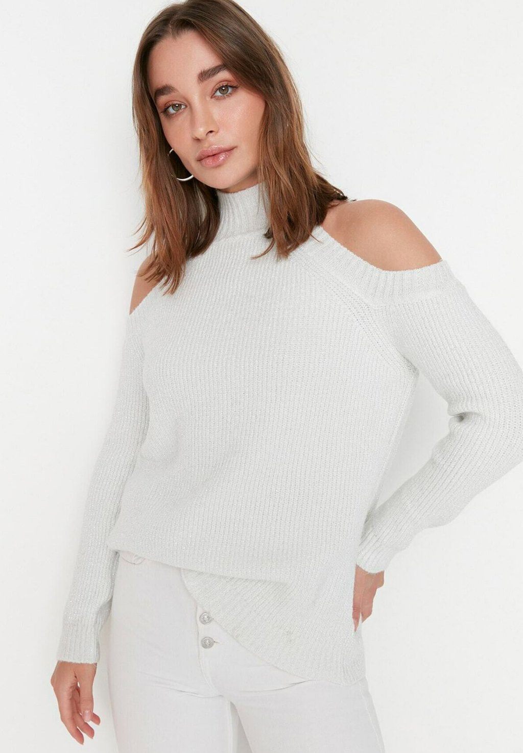 цена Вязаный свитер Trendyol, цвет ecru