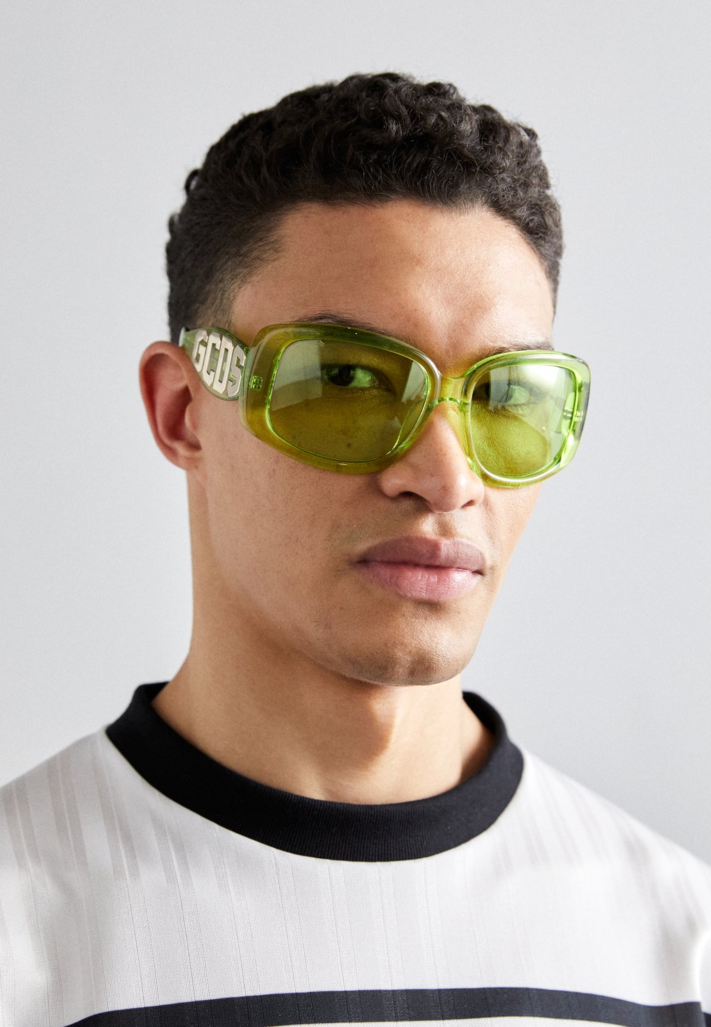 Солнцезащитные очки Unisex GCDS, цвет light green солнцезащитные очки gcds белый