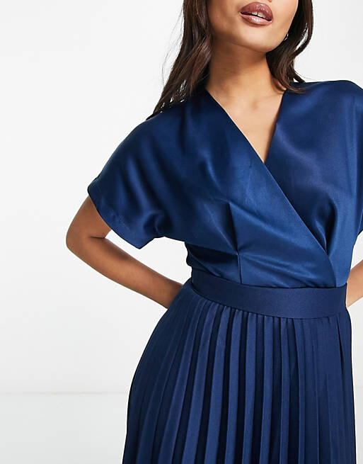 

Темно-синее плиссированное платье миди с запахом и запахом Closet London Petite, Синий