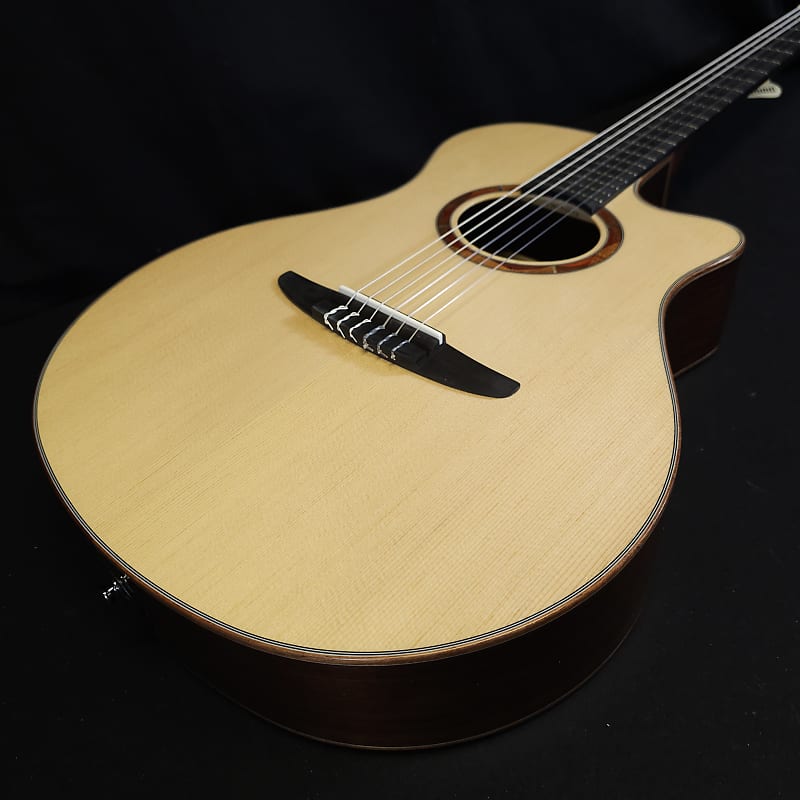 Акустическая гитара Yamaha NTX3 Nylon String Acoustic Electric Guitar w/Case