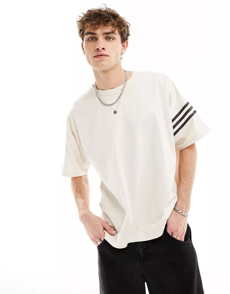 

Бежевая футболка adidas Originals Street Neuclassic