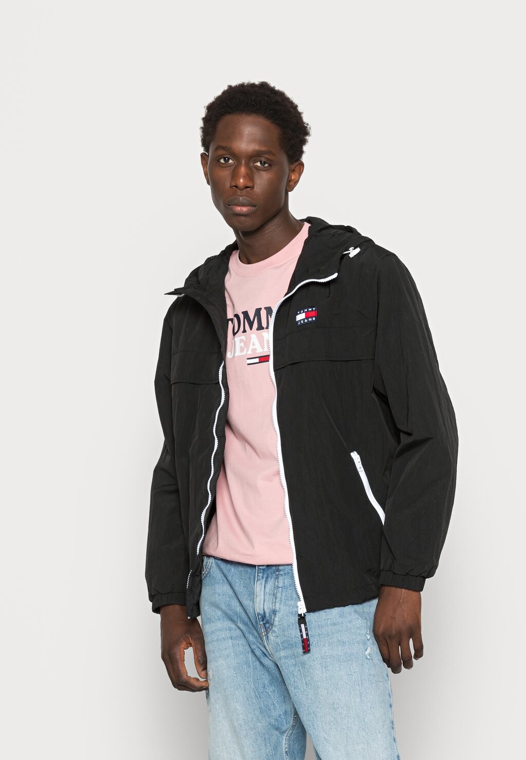 

Ветровка Tommy Jeans, черный