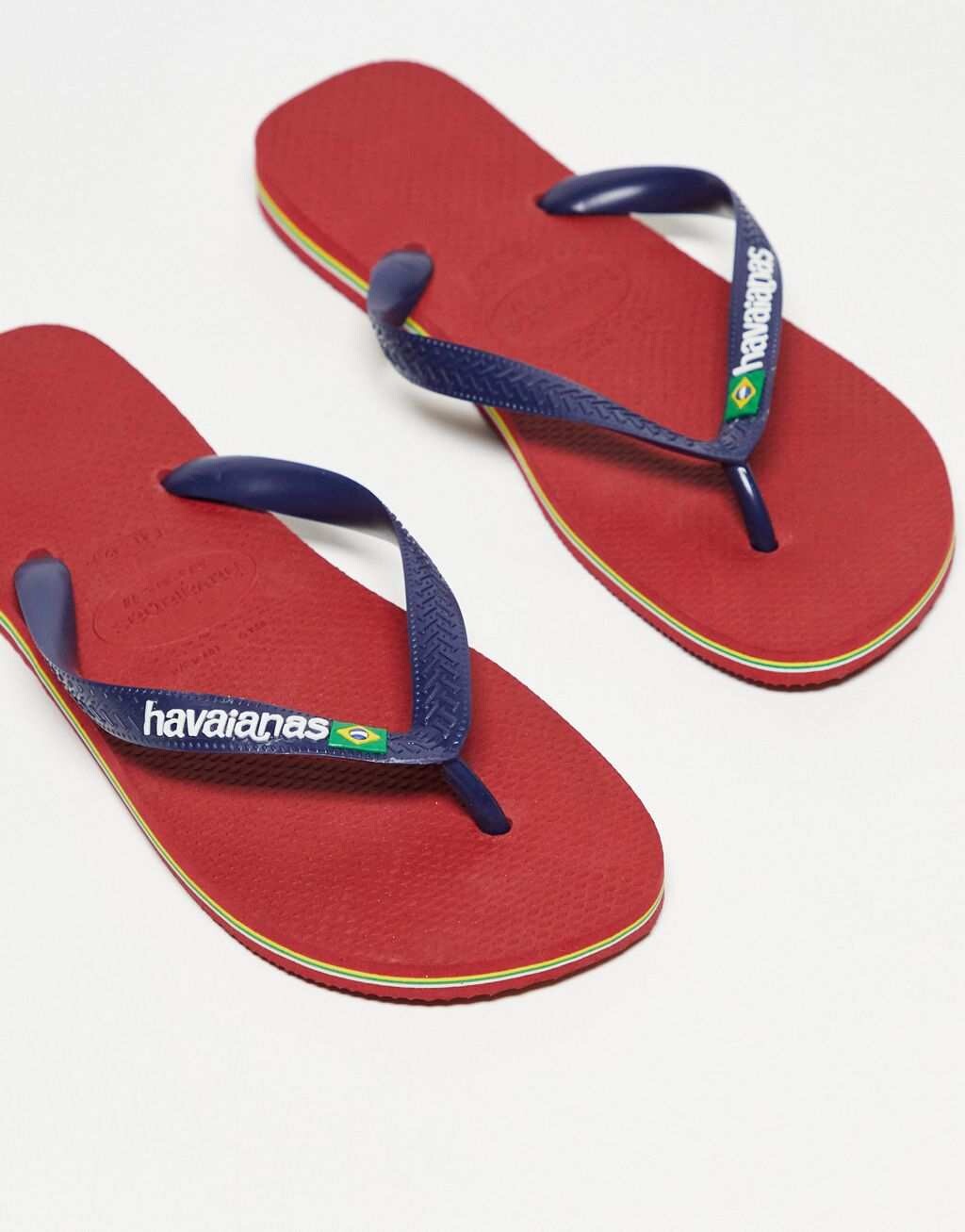 Красные и синие шлепанцы с логотипом Havaianas Brasil