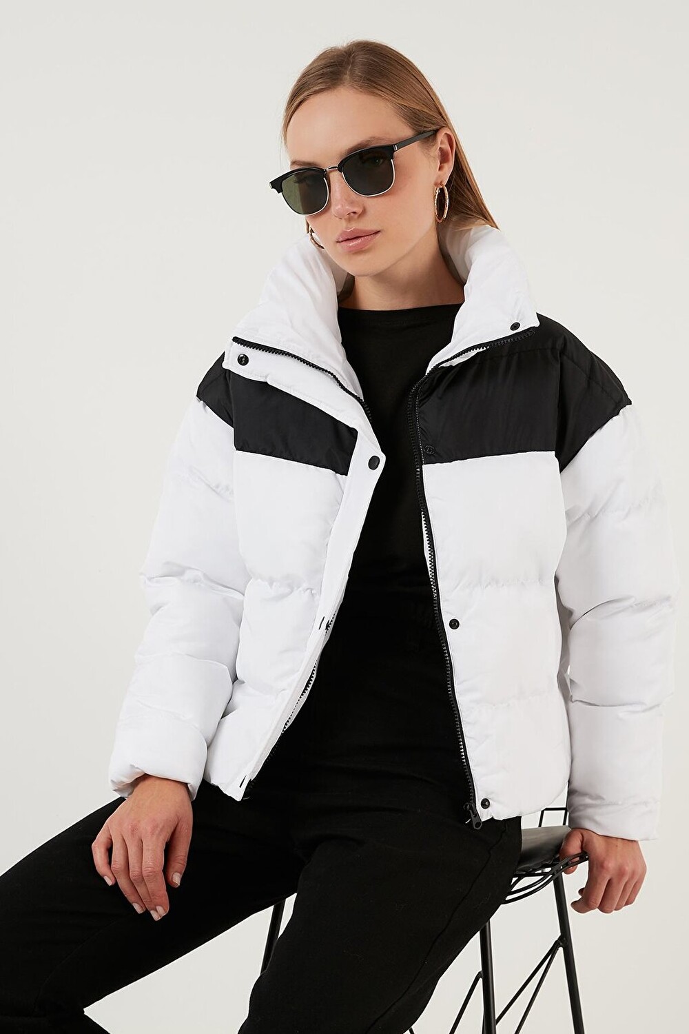 

Короткое пальто стандартного кроя с воротником-стойкой Color Blocked 4972016 Lela, белый
