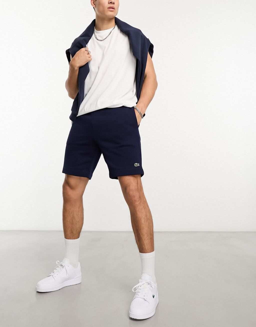 

Темно-синие шорты с логотипом Lacoste