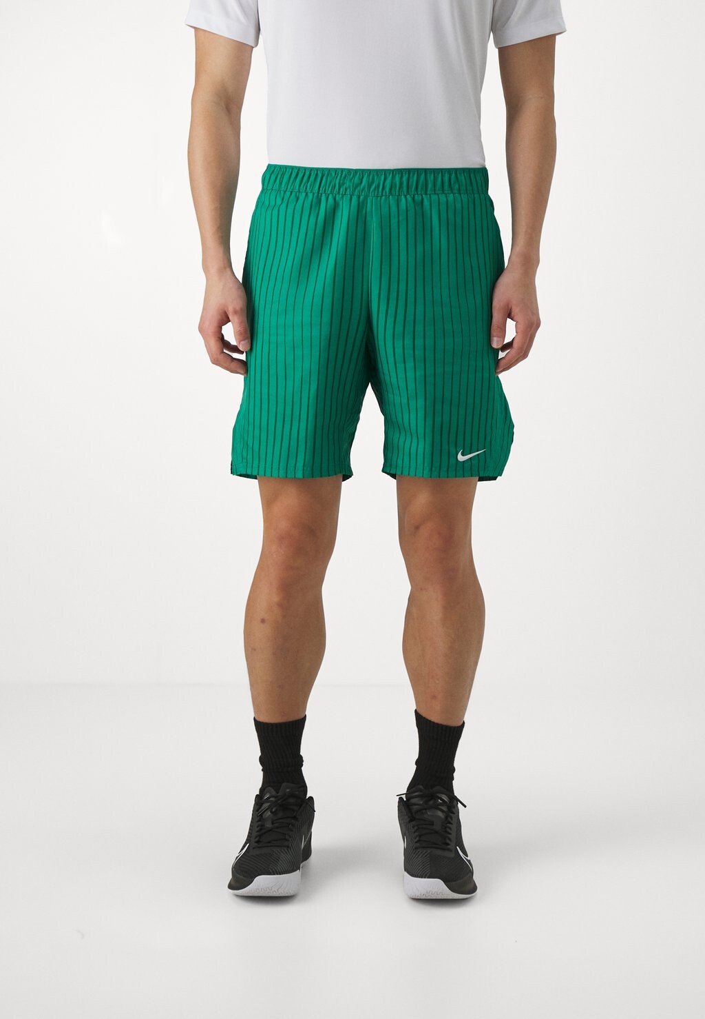 

Спортивные шорты Nike, малахитовый/белый