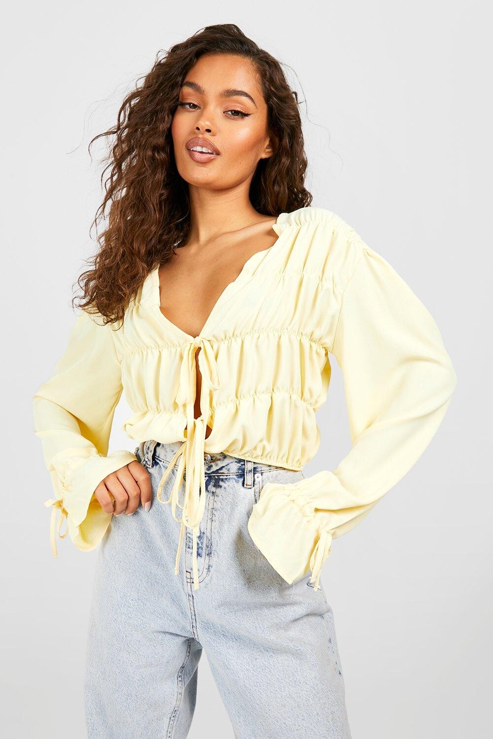 

Блузка с расшешенными манжетами и со сборками Boohoo, лемон