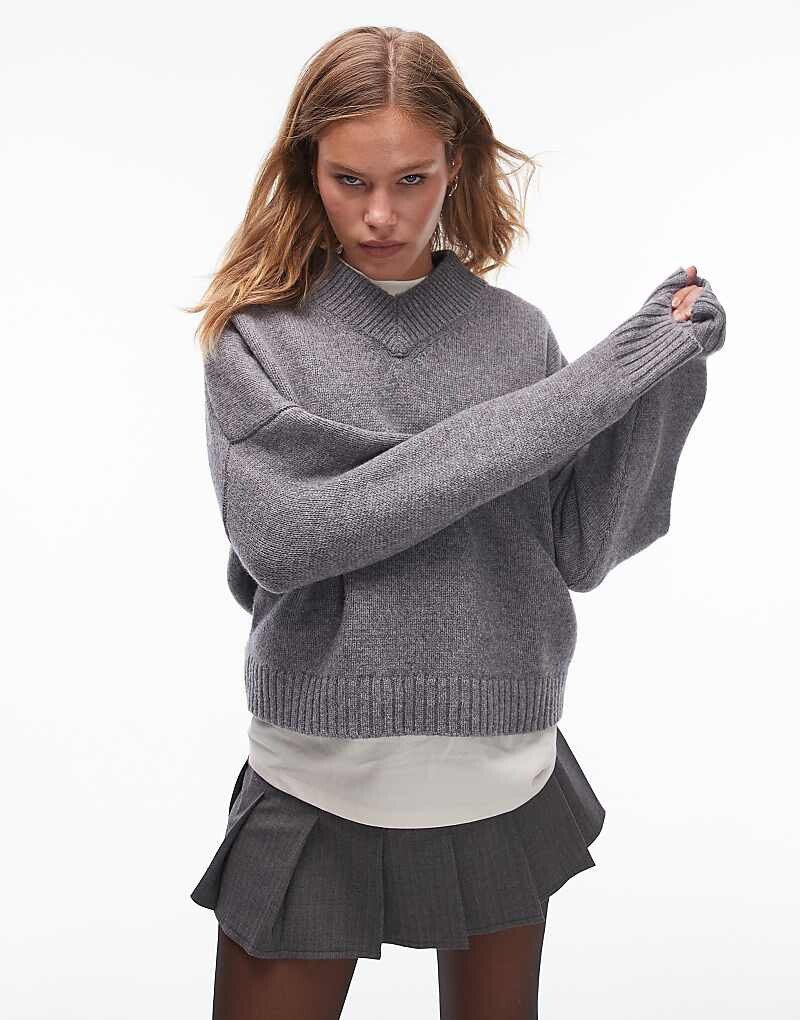 

Topshop – качественный вязаный джемпер из 100% овечьей шерсти темно-серого цвета с V-образным вырезом и свободным кроем