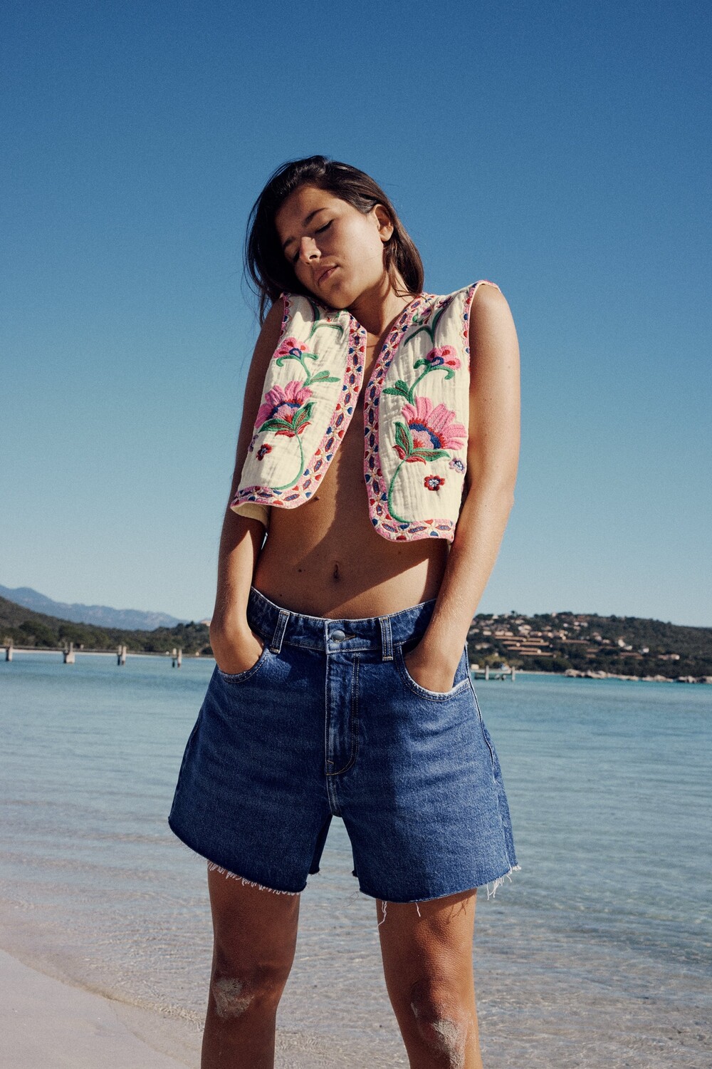 

Жилет с вышивкой Zara, экрю
