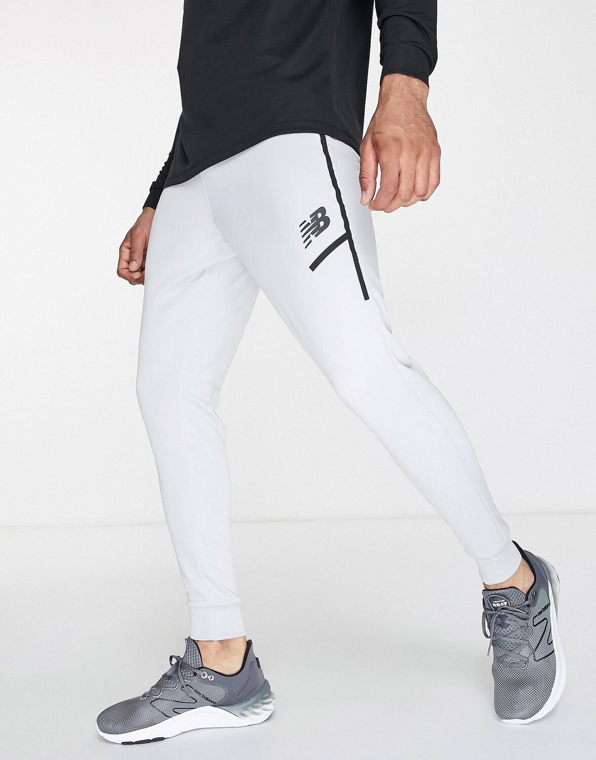 

Серые футбольные джоггеры New Balance Tenacity Grit