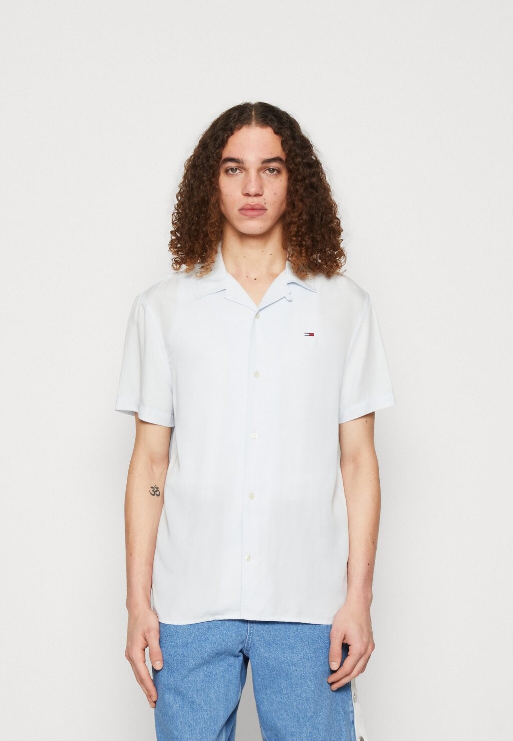 

Рубашка Tommy Jeans, светло-синий