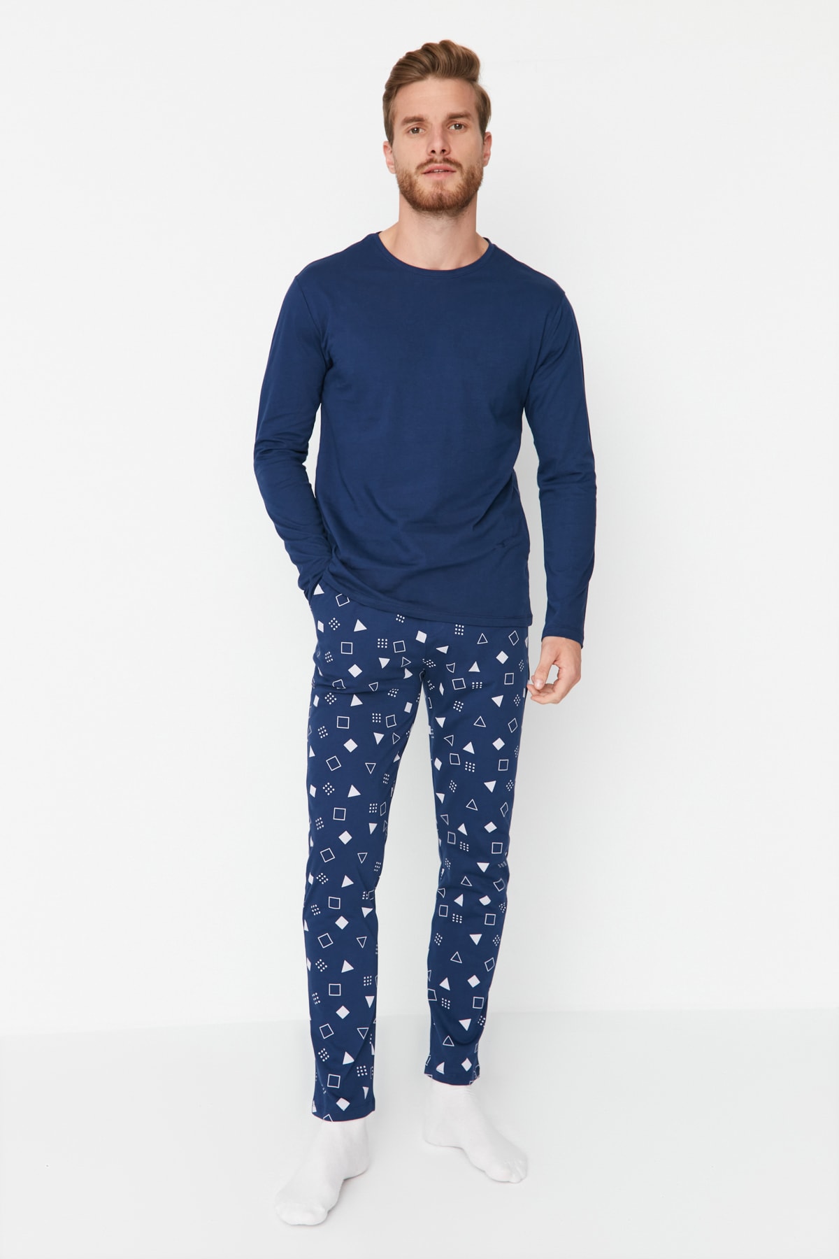 Пижамный комплект Trendyol стандартного кроя, темно-синий однотонный мужской пиджак стандартного кроя темно синего цвета scalpers темно синий