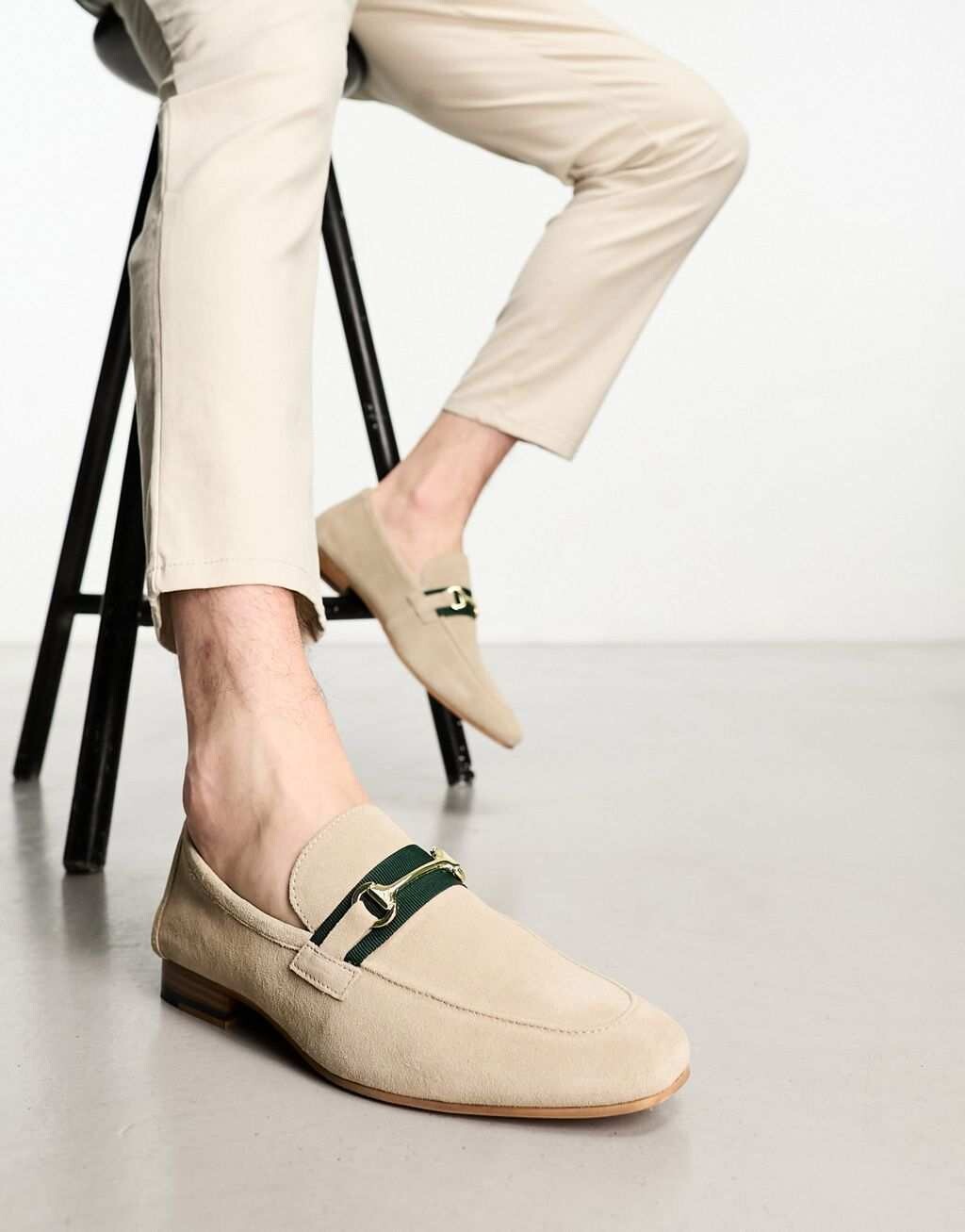 

Бежевые замшевые лоферы Walk London Capri