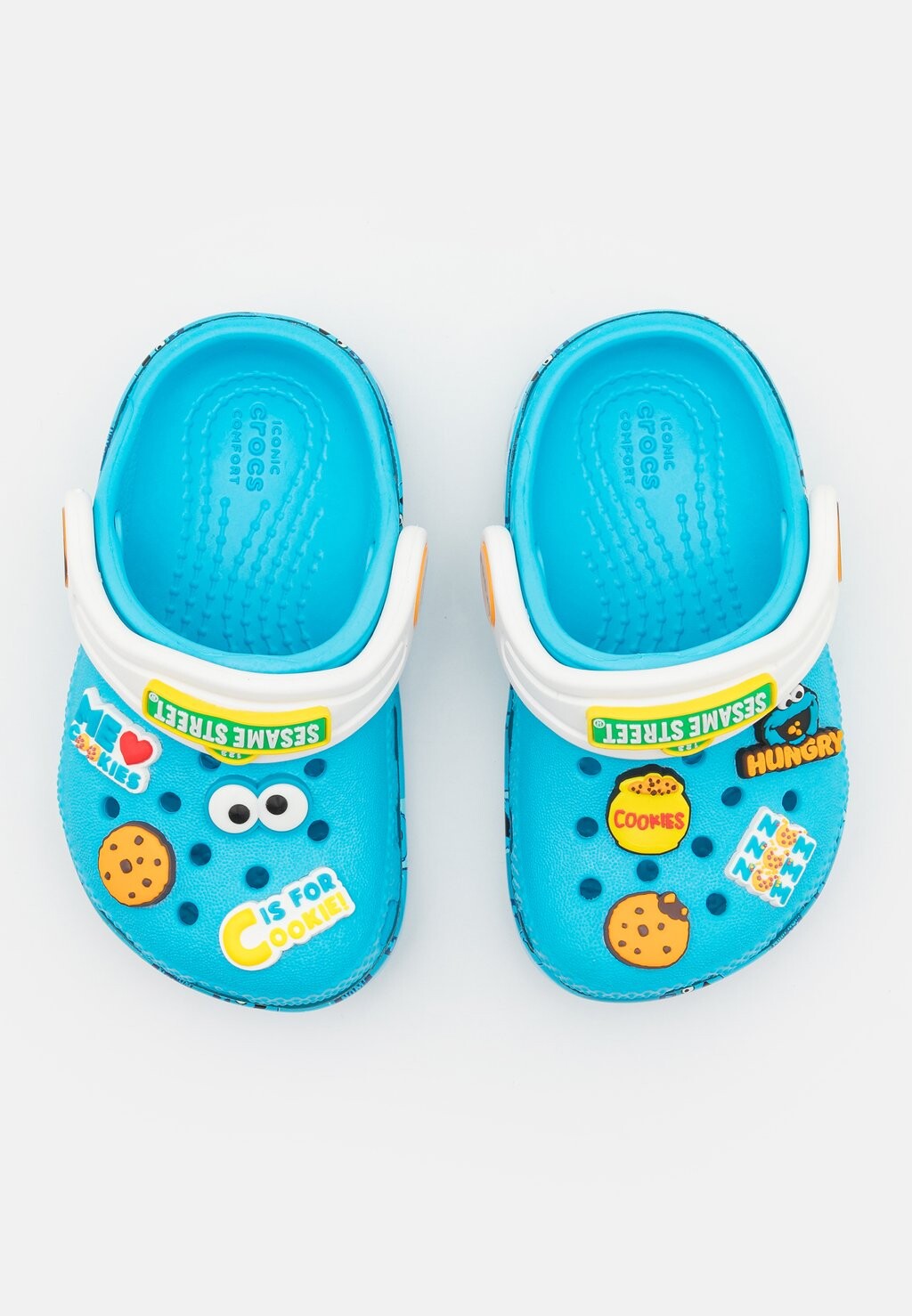 

Сандалии COOKIE MONSTER UNISEX Crocs, цвет electric blue