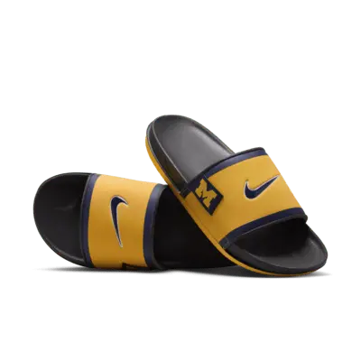 

Шлепанцы Nike College Offcourt (Michigan) Slides, цвет Amarillo/Dark Smoke Grey/College Navy