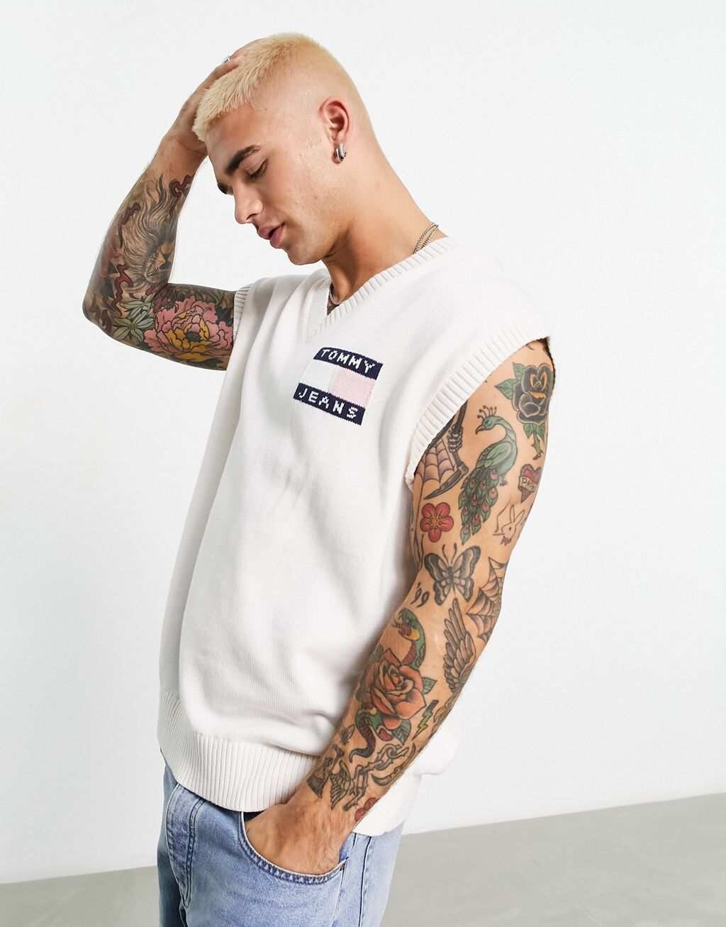 

Белый вязаный жилет с логотипом и логотипом Tommy Jeans