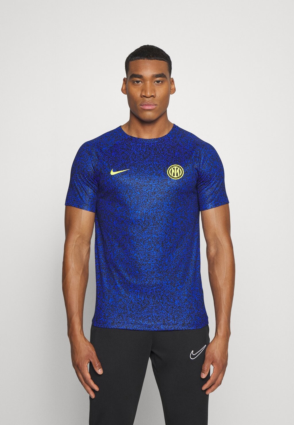 

Спортивная футболка Nike